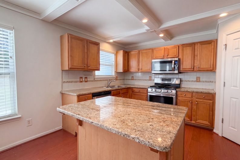 Photo 18 of 25 of 330 Oxnard Cir SW, Atlanta, GA