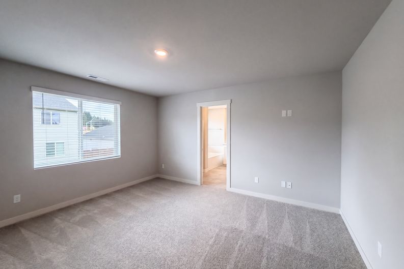Photo 12 of 25 of 51093 SW Amsterdam Ln, Scappoose, OR
