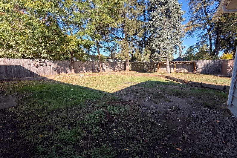 Photo 21 of 23 of 563 Manbrin Dr N, Keizer, OR