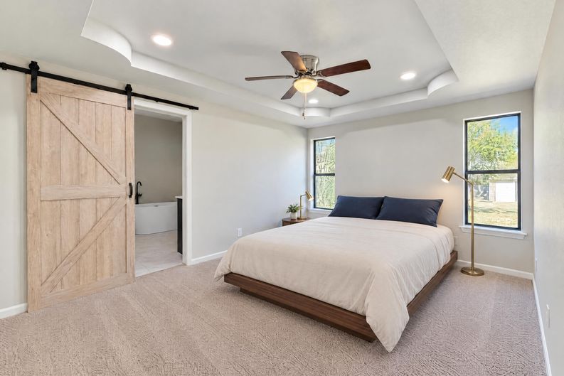Photo 4 of 20 of 127 Jason Dr, Red Oak, TX