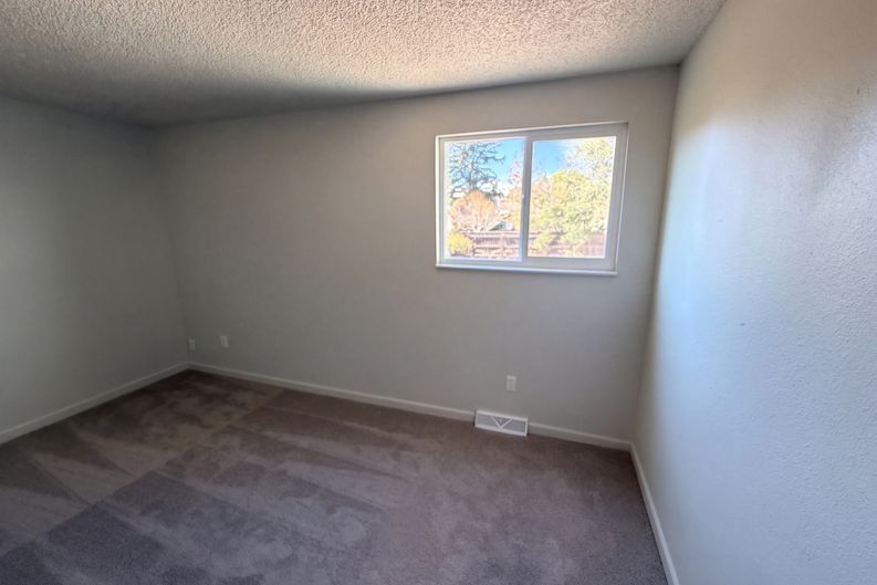 Photo 11 of 23 of 10955 Albion Dr, Thornton, CO
