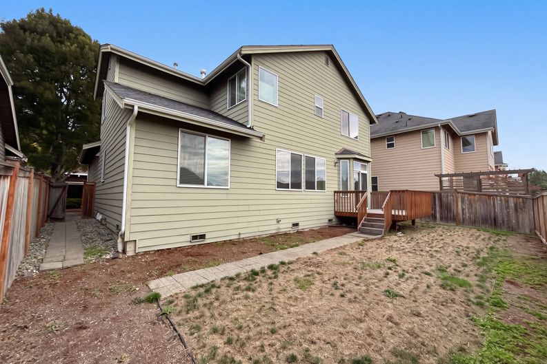 Photo 5 of 32 of 7629 NE 201st Pl, Kenmore, WA