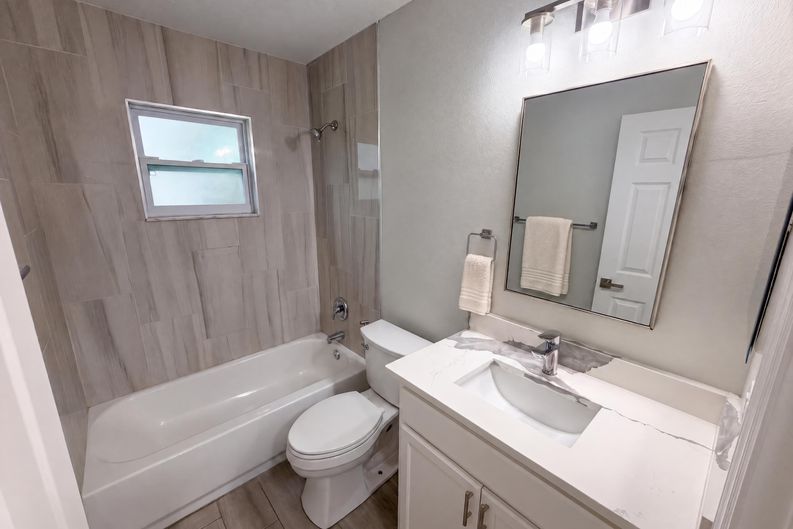 Photo 8 of 37 of 8165 Ridge Rd, Weeki Wachee, FL