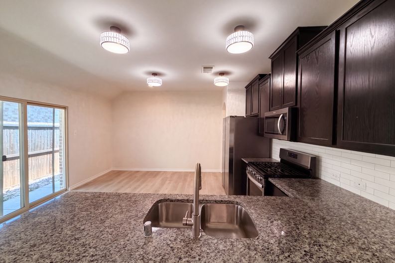 Photo 3 of 16 of 5558 Yarborough Dr, Forney, TX