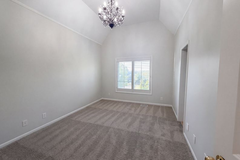 Photo 12 of 34 of 6003 N Cosby Ct, Kansas City, MO