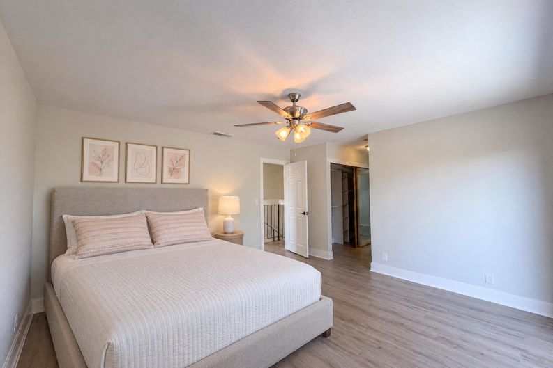 Photo 4 of 46 of 6005 La Castana Way, Sacramento, CA