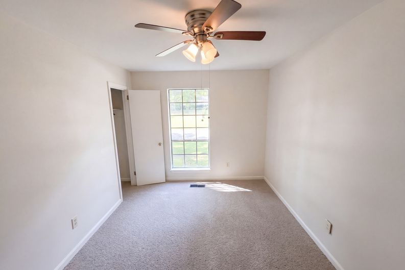 Photo 15 of 25 of 4226 Plantation Pl, Helena, AL
