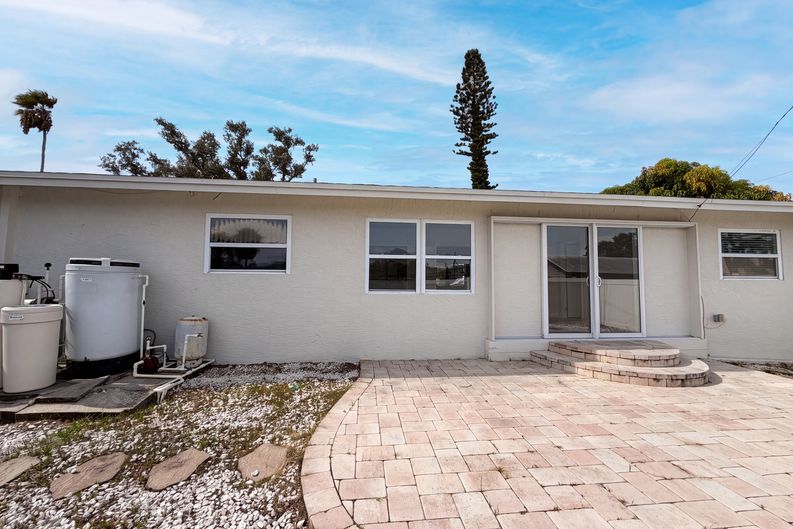 Photo 5 of 30 of 1672 Jupiter Rd, Venice, FL