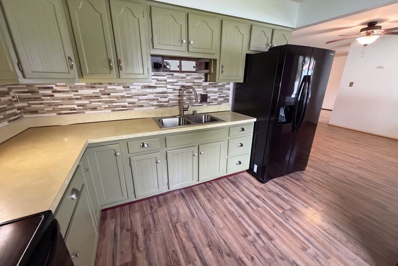 Photo 6 of 23 of 3162 Ashway Dr, Indianapolis, IN