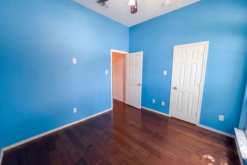 Photo 9 of 20 of 1213 Whitecreek Dr, Glenn Heights, TX
