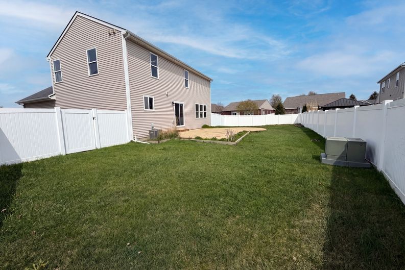 Photo 41 of 44 of 42824 Greystone Dr, Sterling Heights, MI