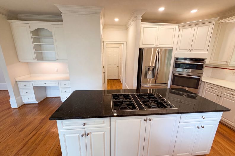 Photo 6 of 32 of 1984 Charrwood Ct, Marietta, GA