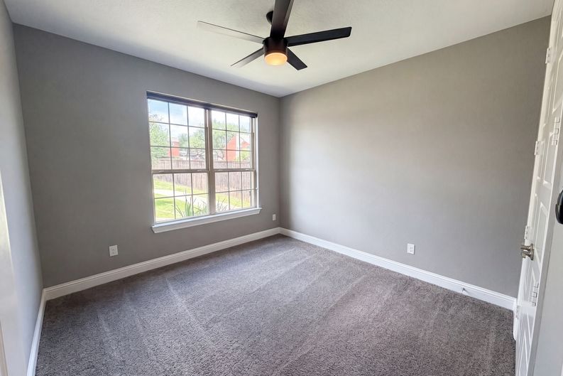 Photo 15 of 42 of 7221 Durand Dr, Irving, TX