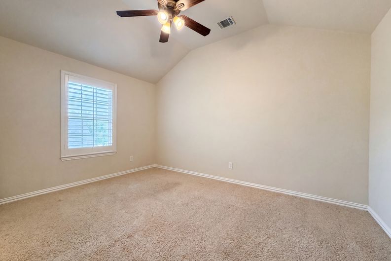 Photo 17 of 30 of 27911 Warren Park Dr, Katy, TX