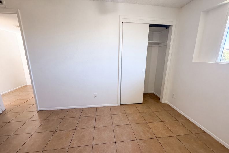 Photo 11 of 27 of 5617 W Hatcher Rd, Glendale, AZ