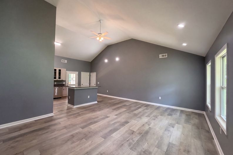 Photo 7 of 21 of 201 Deerfield Ln, Carrollton, GA
