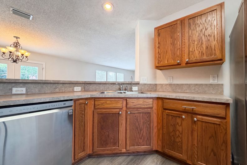Photo 8 of 27 of 7002 Beekman Lake Dr, Jacksonville, FL