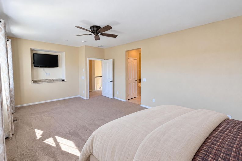 Photo 14 of 25 of 3853 Stonebrush Dr, Highlands Ranch, CO