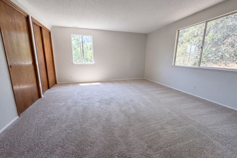 Photo 14 of 37 of 22360 Briarwood Ln, Crestline, CA