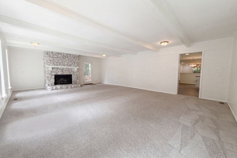 Photo 10 of 23 of 1909 Wisterwood Dr, Hoover, AL