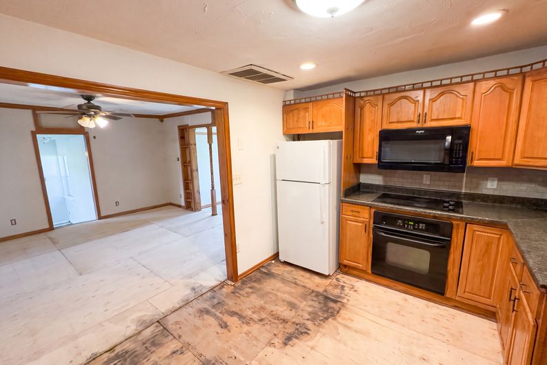 Photo 6 of 20 of 20509 E Reno Ave, Harrah, OK