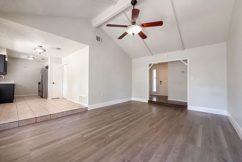 Photo 8 of 16 of 414 Jeanette Dr, Converse, TX