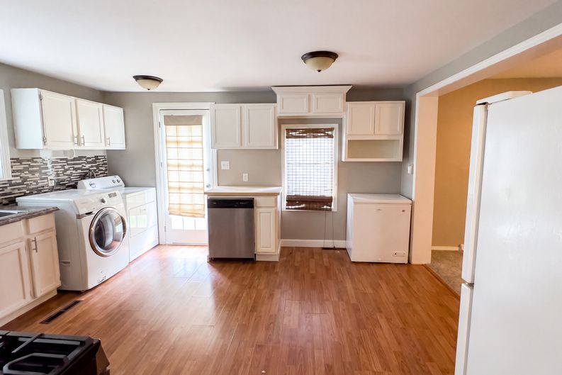 Photo 3 of 29 of 1446 E Whiteside St, Springfield, MO