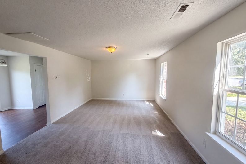 Photo 3 of 19 of 6008 White Chapel Way, Greensboro, NC
