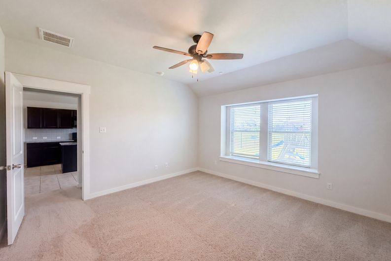 Photo 4 of 21 of 5909 Urbano Bnd, Round Rock, TX