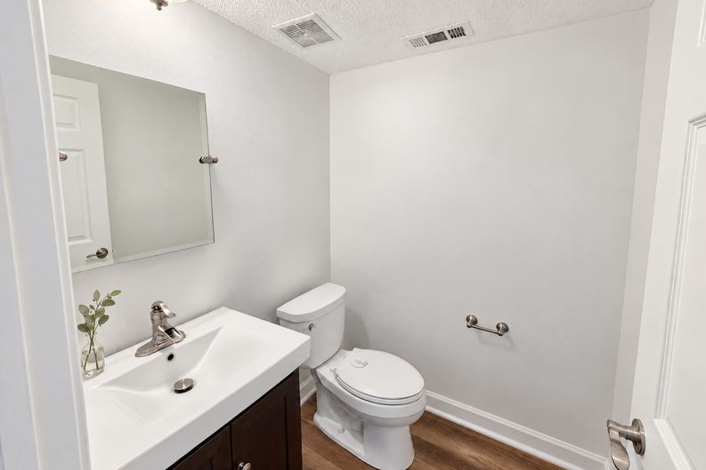 Photo 17 of 22 of 348 Haldale Dr, Carmel, IN