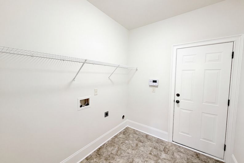 Photo 18 of 24 of 115 Birchwood Ct, Loganville, GA