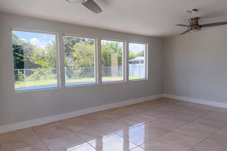 Photo 8 of 22 of 6200 SW 109th Ave, Miami, FL