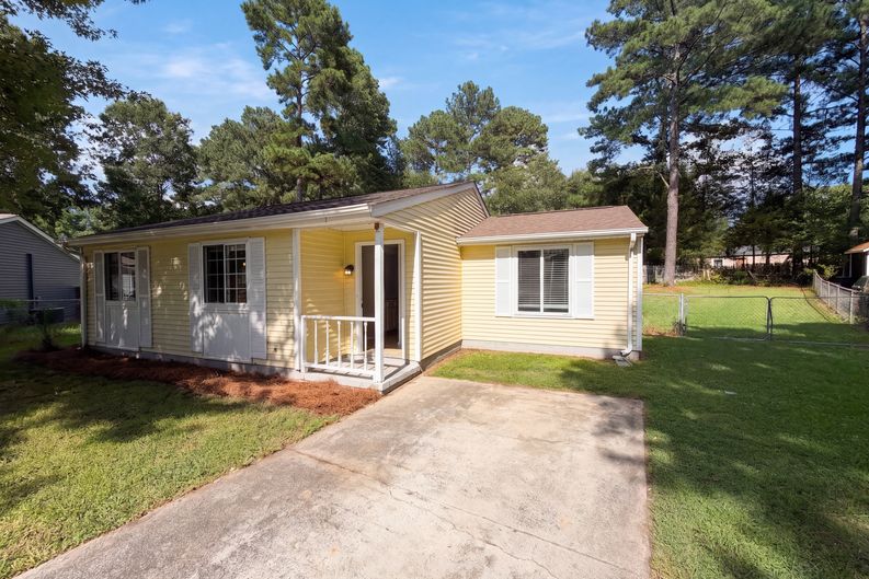 Photo 15 of 18 of 3618 Gustar Ct, Charlotte, NC