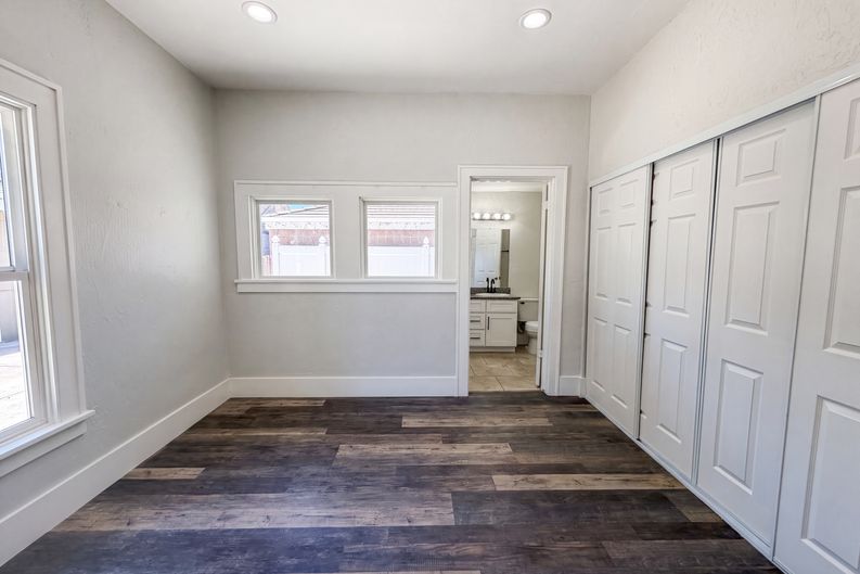 Photo 4 of 29 of 1860 W Willow St, Stockton, CA