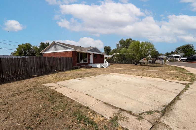 Photo 19 of 23 of 9190 Cypress Dr, Thornton, CO