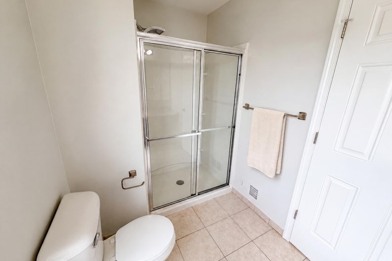 Photo 17 of 44 of 42824 Greystone Dr, Sterling Heights, MI