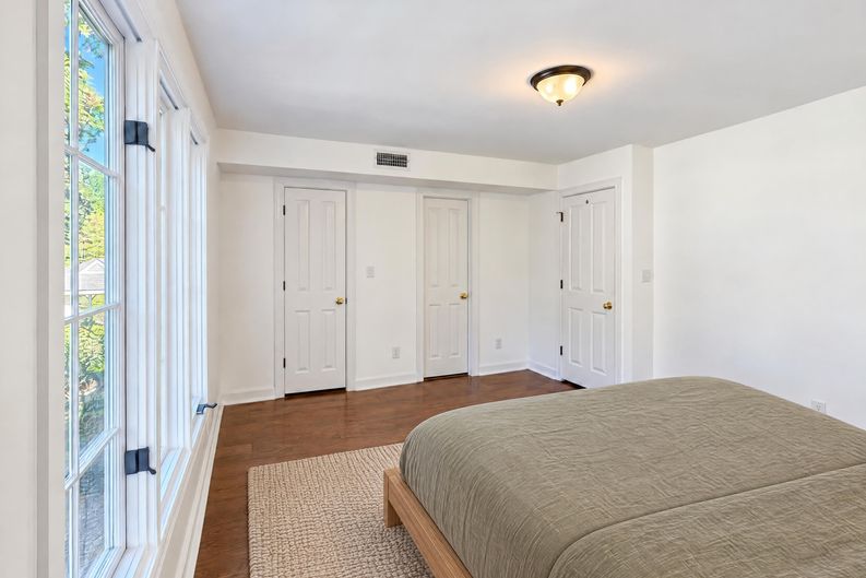 Photo 7 of 16 of 329 Glen Echo Ln, Cary, NC