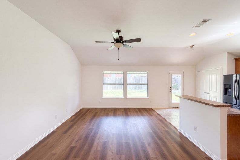 Photo 4 of 17 of 143 Pintail Ln, Sanger, TX