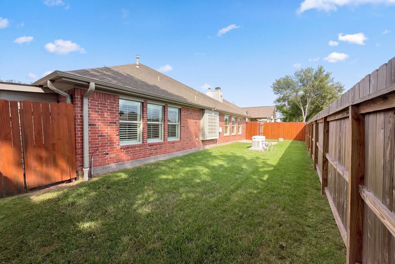 Photo 17 of 18 of 119 Greenridge Cir, League City, TX
