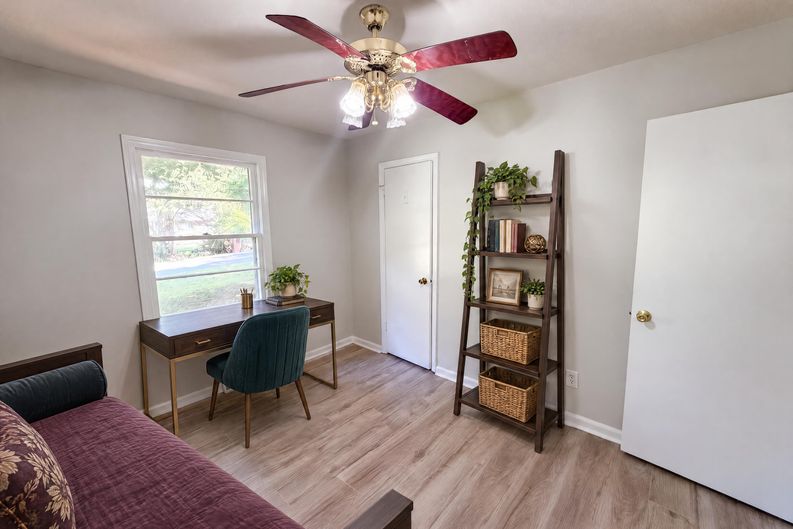 Photo 11 of 17 of 6220 Paylor St, Mebane, NC