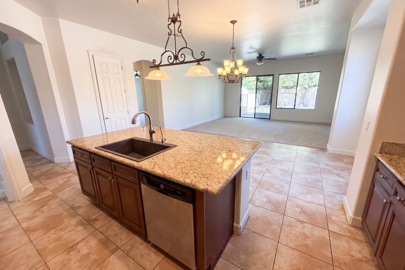 Photo 6 of 23 of 16148 W Glenrosa Ave, Goodyear, AZ