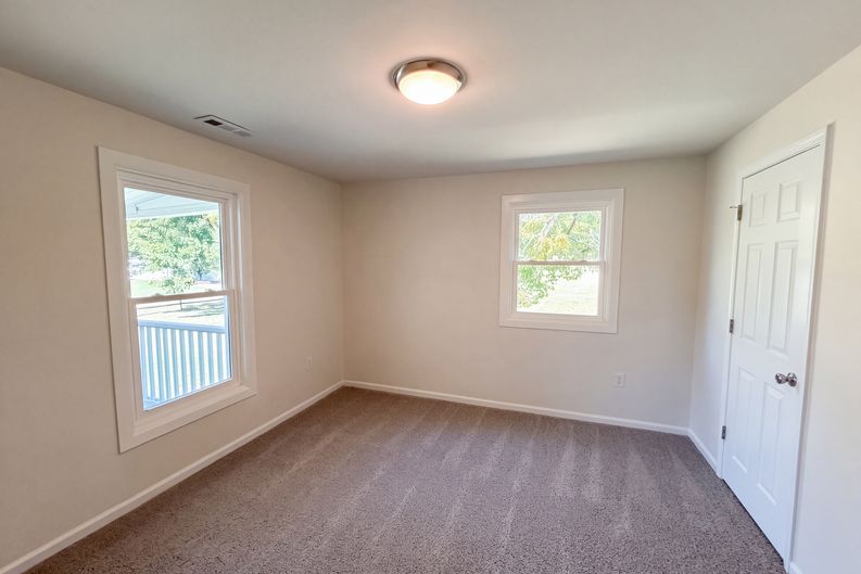 Photo 4 of 26 of 232 N River St, Mount Holly, NC