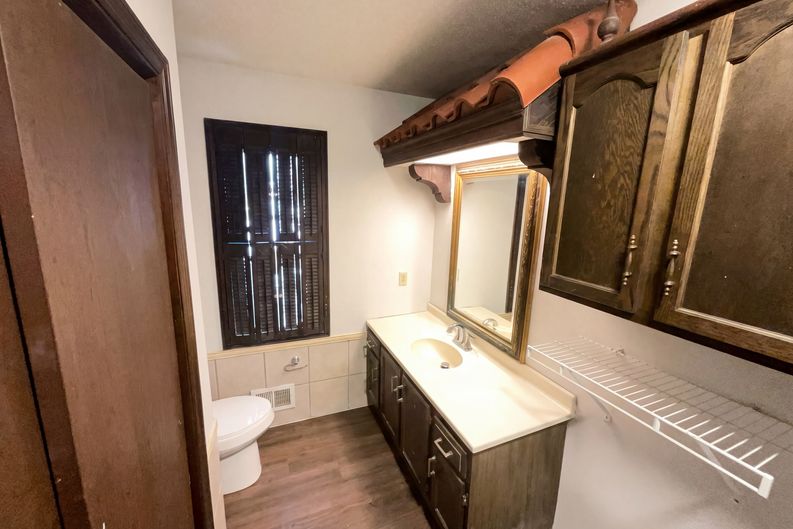 Photo 14 of 26 of 6811 Kingman Dr, Indianapolis, IN