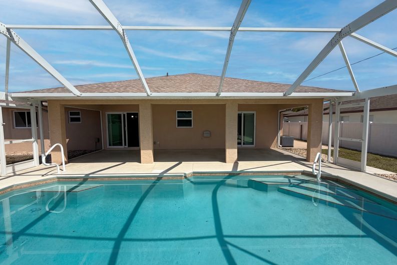 Photo 20 of 23 of 102 SE 43rd Ln, Cape Coral, FL