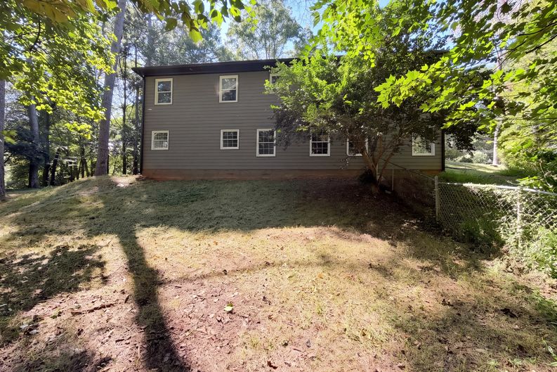 Photo 17 of 22 of 2674 Skylane Dr, Marietta, GA