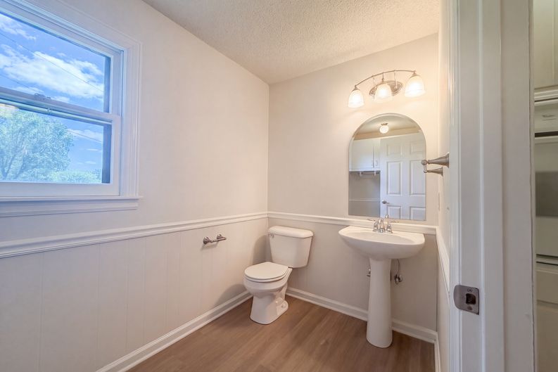 Photo 12 of 21 of 1818 Fox Chase Dr, Goodlettsville, TN