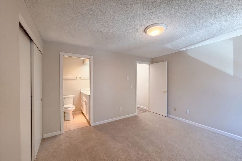 Photo 15 of 24 of 650 SW Meadow Dr, Beaverton, OR
