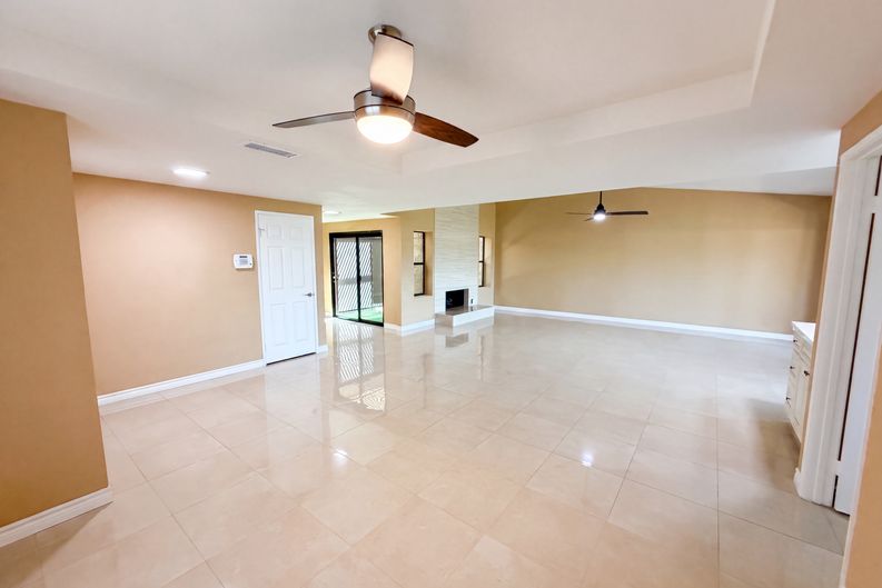 Photo 3 of 41 of 103 Camino Arroyo S, Palm Desert, CA