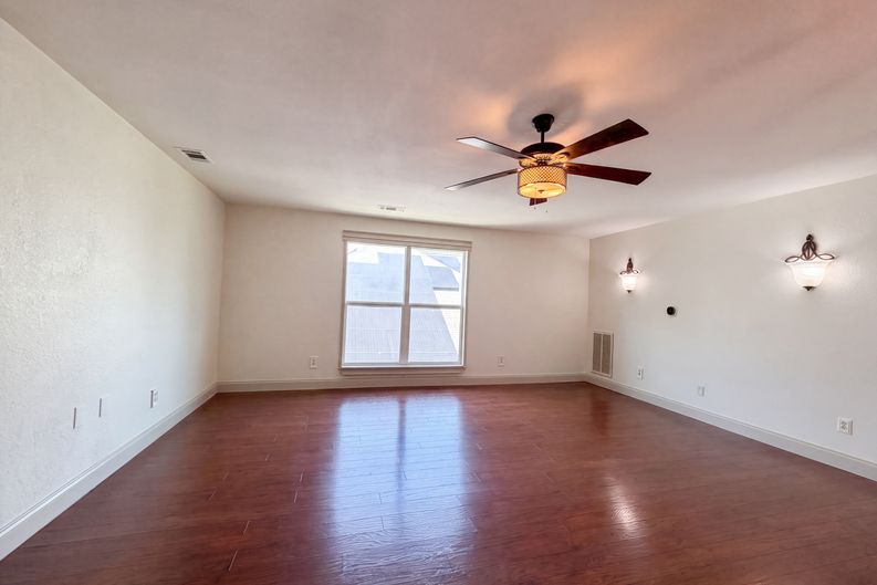 Photo 7 of 22 of 6315 Meadow Glen Dr, Arlington, TX