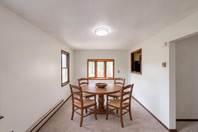 Photo 10 of 25 of 1015 Kingsway Dr, Lorain, OH